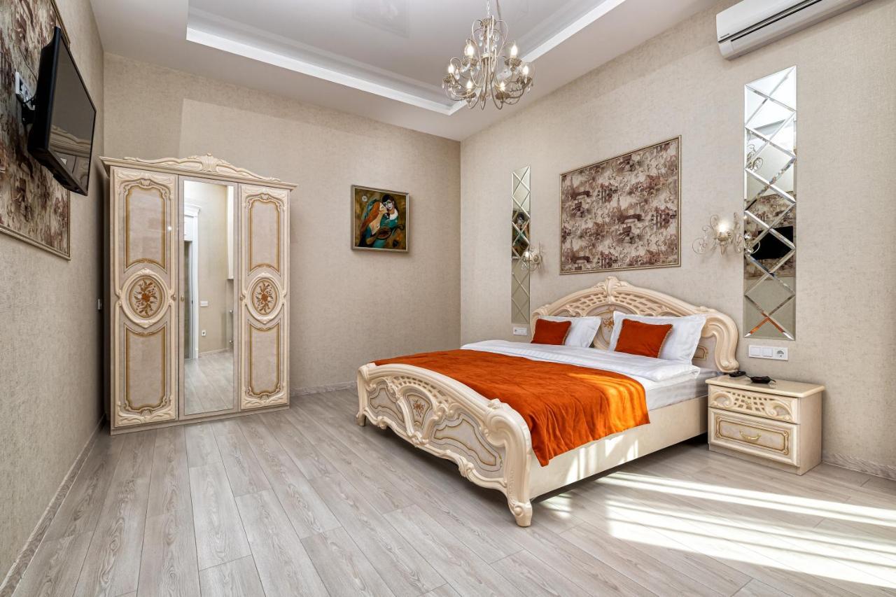 2 Bedroom Apartment Tykha Street City Center With Parking Place Lemberg Exterior foto