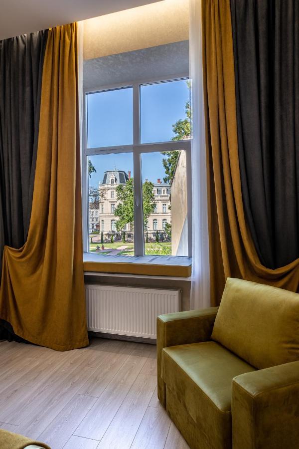 2 Bedroom Apartment Tykha Street City Center With Parking Place Lemberg Exterior foto