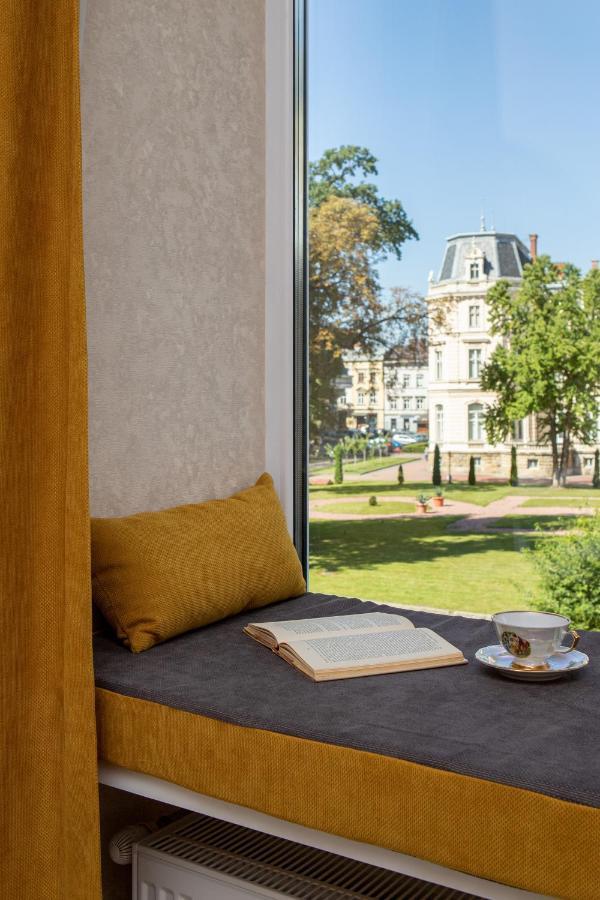 2 Bedroom Apartment Tykha Street City Center With Parking Place Lemberg Exterior foto