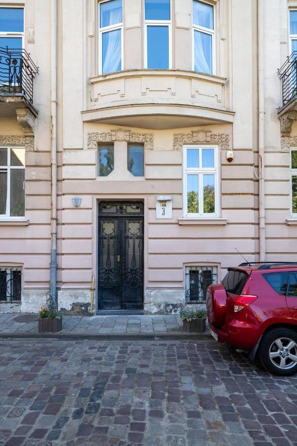 2 Bedroom Apartment Tykha Street City Center With Parking Place Lemberg Exterior foto