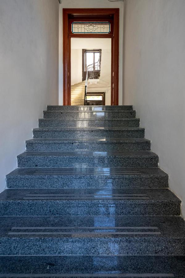 2 Bedroom Apartment Tykha Street City Center With Parking Place Lemberg Exterior foto