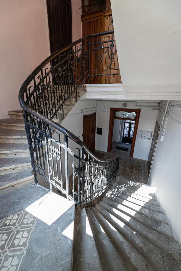 2 Bedroom Apartment Tykha Street City Center With Parking Place Lemberg Exterior foto