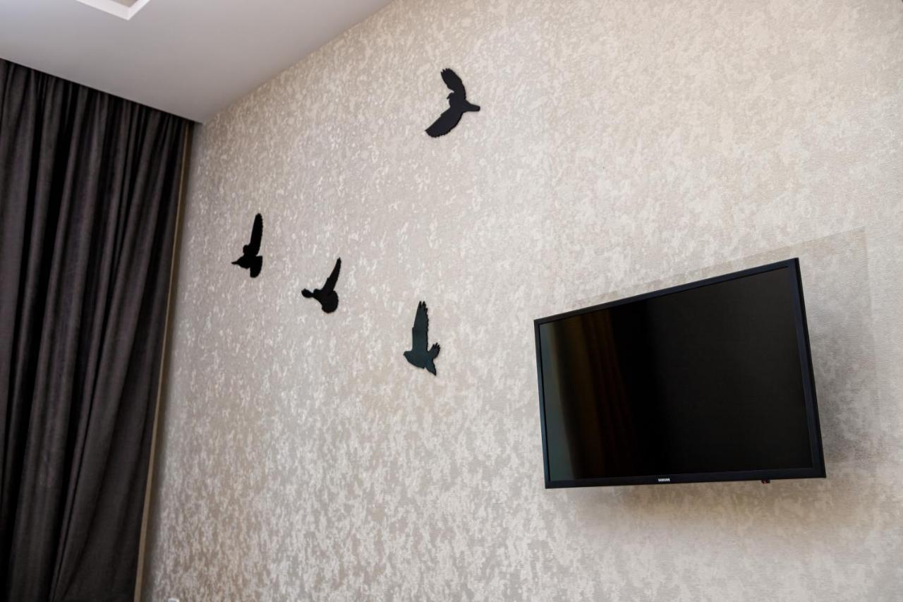 2 Bedroom Apartment Tykha Street City Center With Parking Place Lemberg Exterior foto