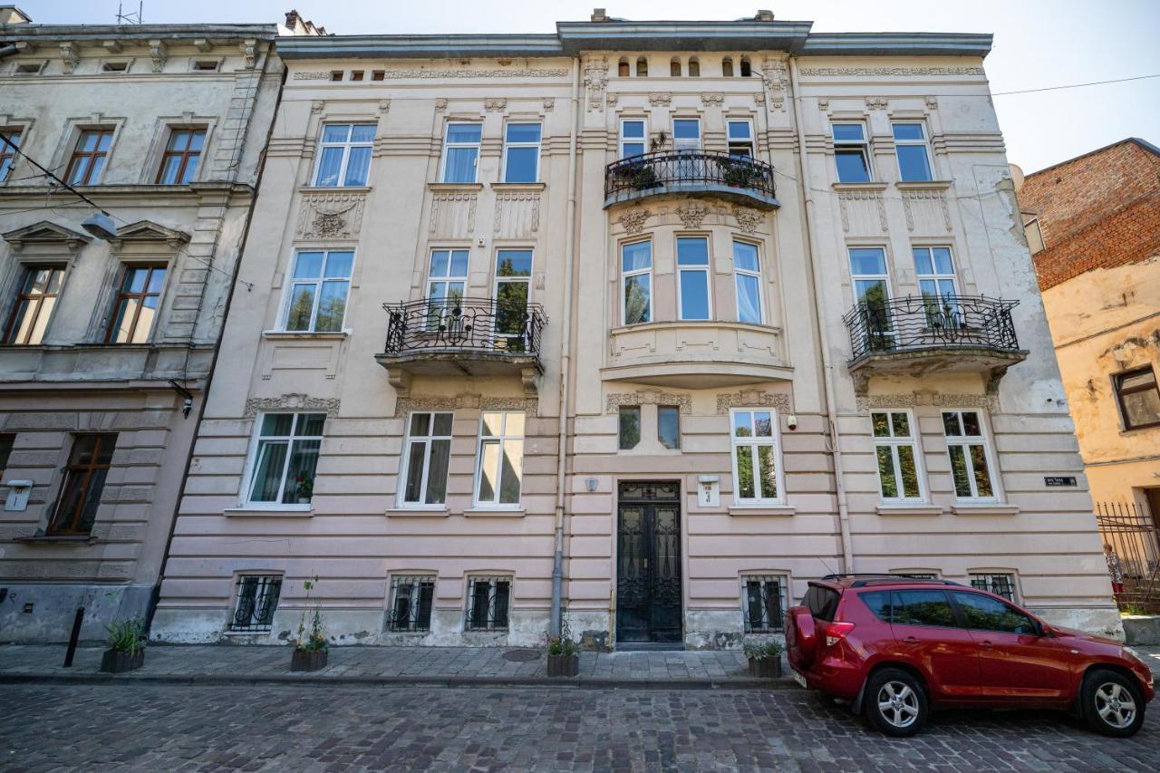 2 Bedroom Apartment Tykha Street City Center With Parking Place Lemberg Exterior foto