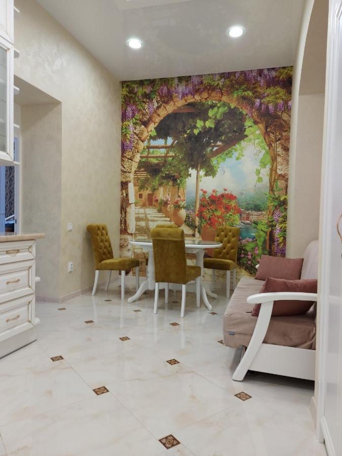 2 Bedroom Apartment Tykha Street City Center With Parking Place Lemberg Exterior foto